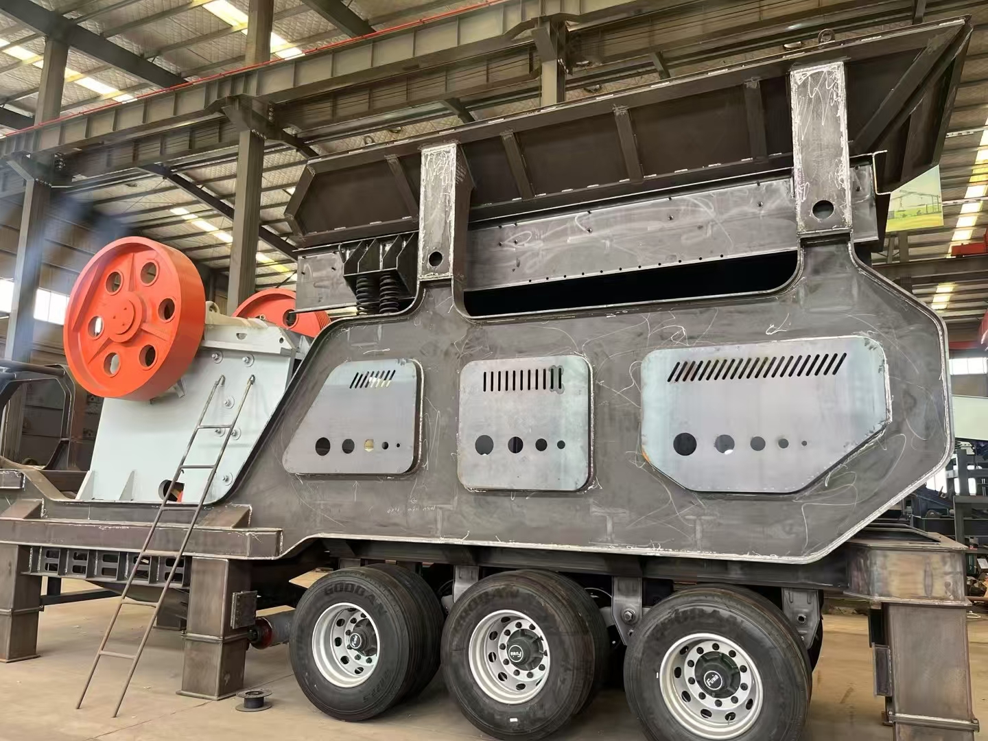 Jaw mobile crushing station
